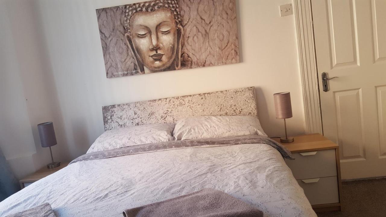 Town House Homestay *